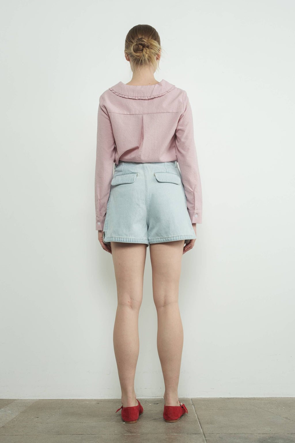 Checked Ruffle Edge Collar Buttondown Blouse von Aaron & Amber