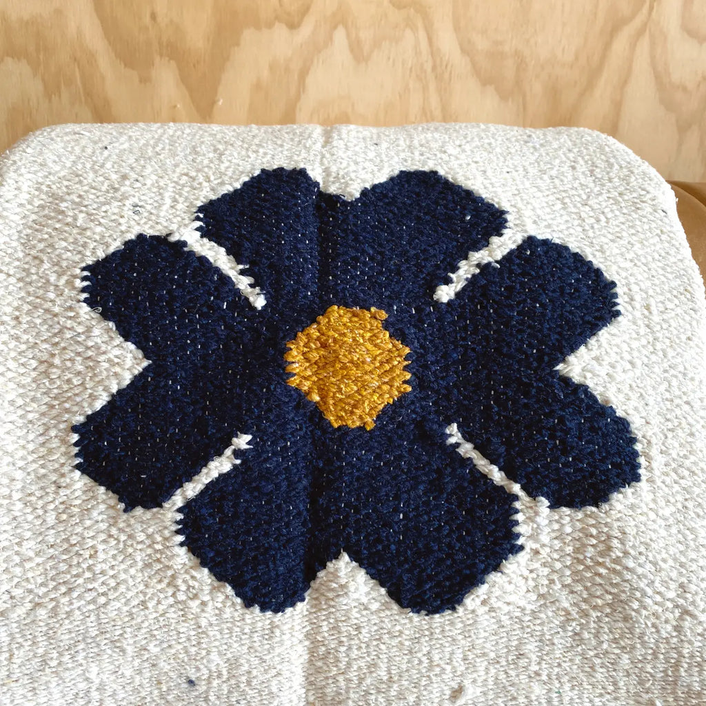 Flora Marineblau & Gold Schwergewicht Werfen Blumendecken von Sundream