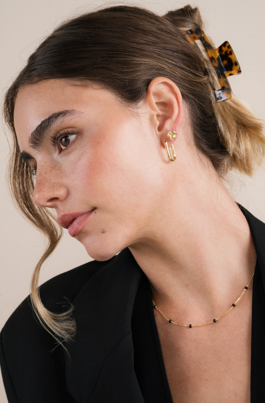 Petite Gold Knot Ohrringe von JaxKelly