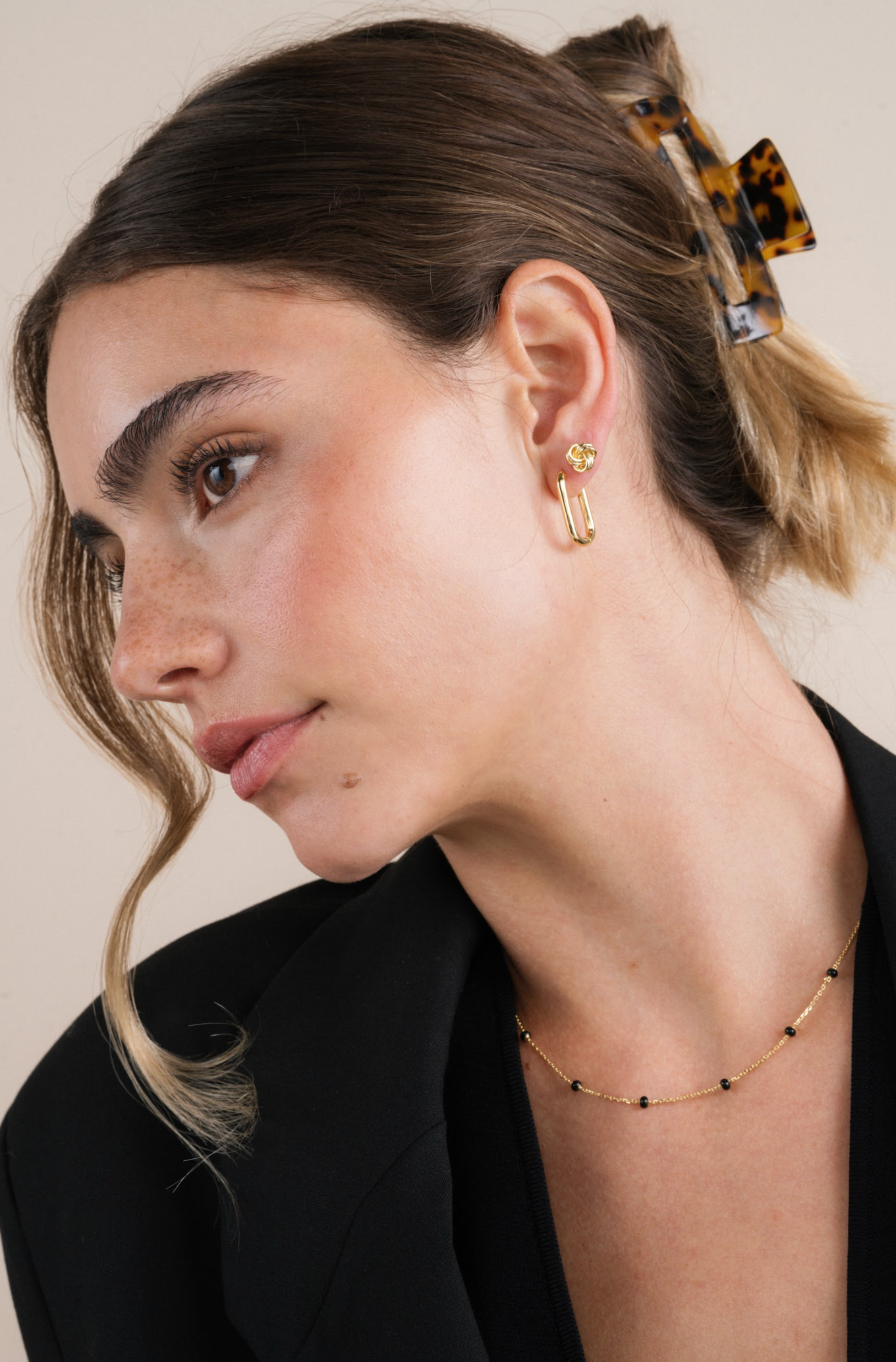 Petite Gold Knot Ohrringe von JaxKelly