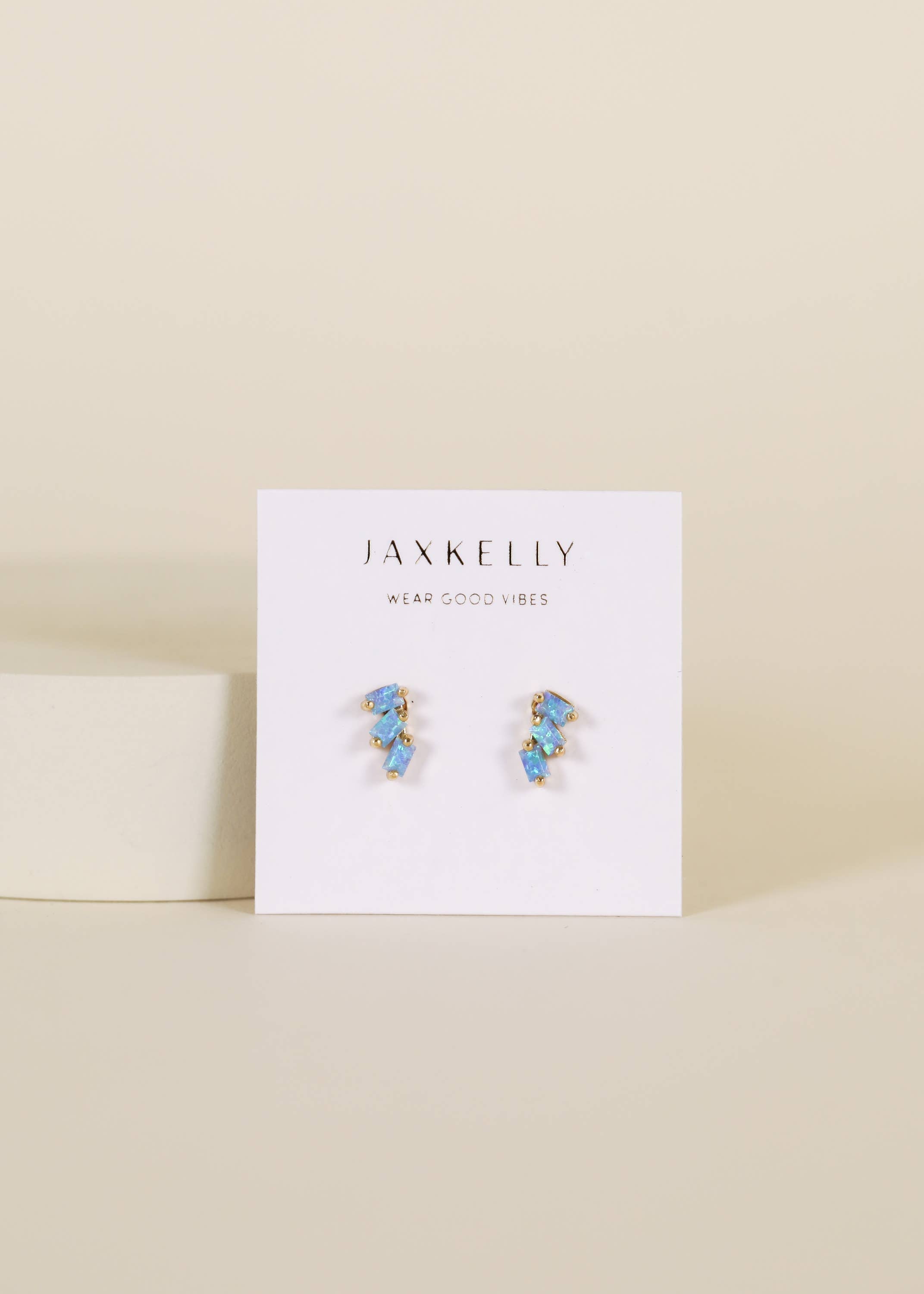 Feueropal Offset Trio Ohrringe von JaxKelly
