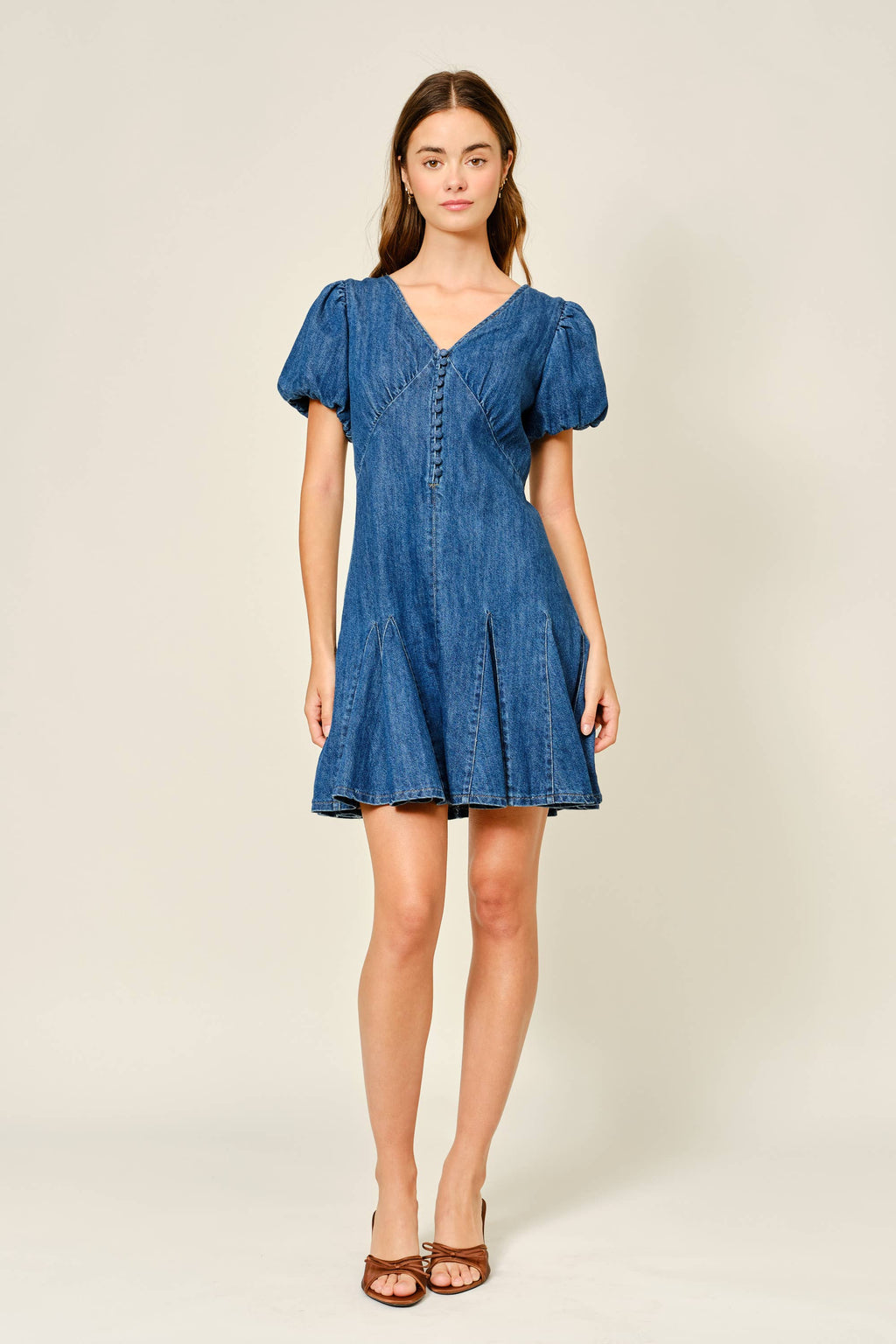 Puff Sleeve Denim Mini-Kleid von Aaron & Amber