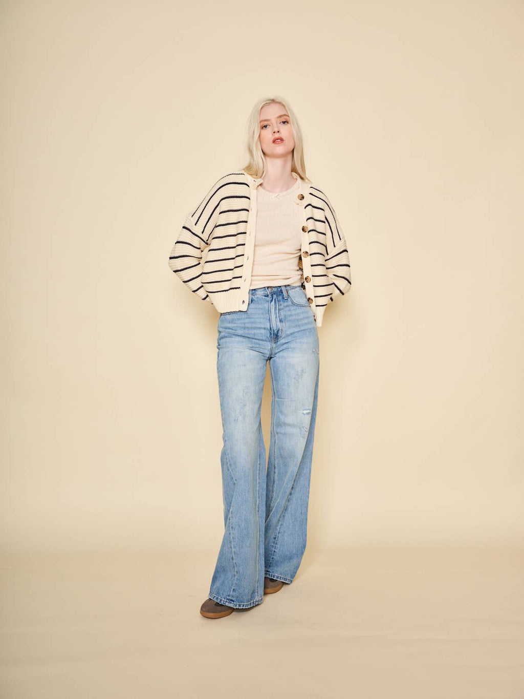 Amara Cardigan in Marineblau Stripe von dRA