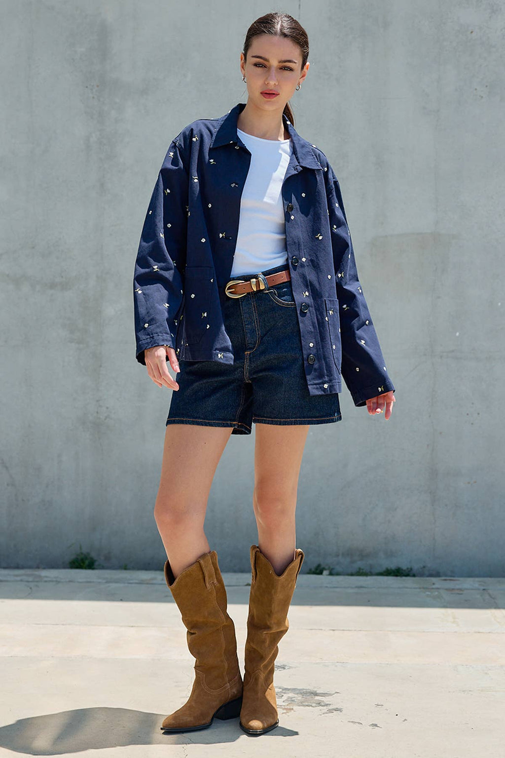 Bestickte Leichtgewicht-Knopfjacke