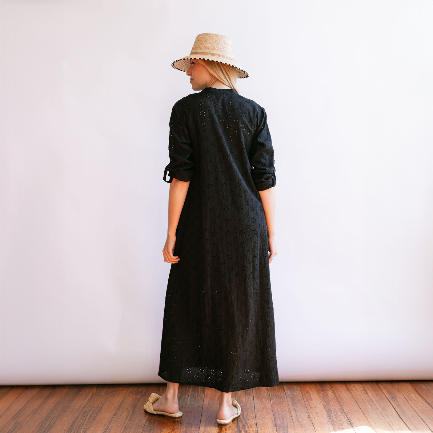 Schwarz Eyelet Swizzle Dress von Sunshine Tienda