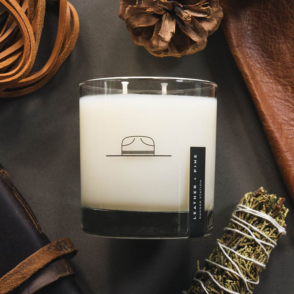 Leder + Pine Candle von Ranger Station