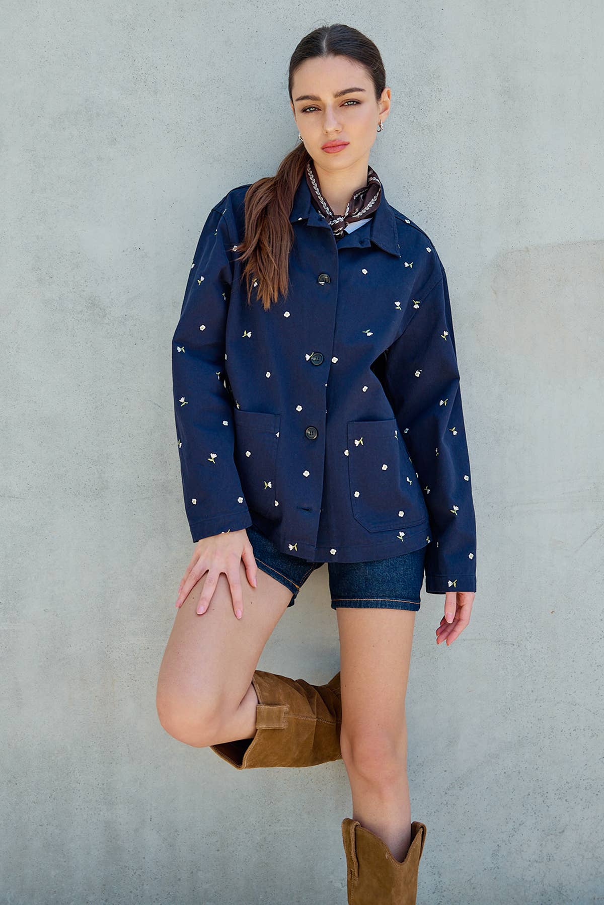 Bestickte Leichtgewicht-Knopfjacke