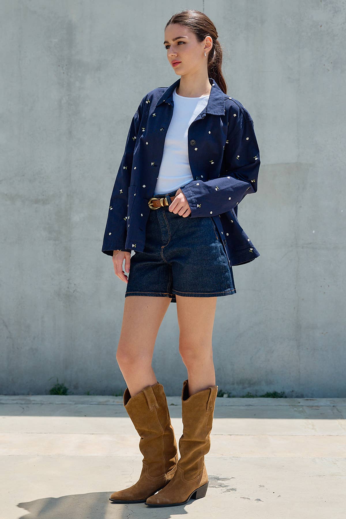 Bestickte Leichtgewicht-Knopfjacke