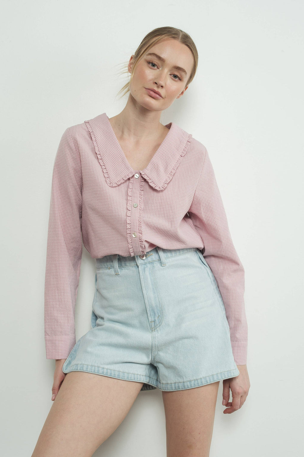 Checked Ruffle Edge Collar Buttondown Blouse von Aaron & Amber