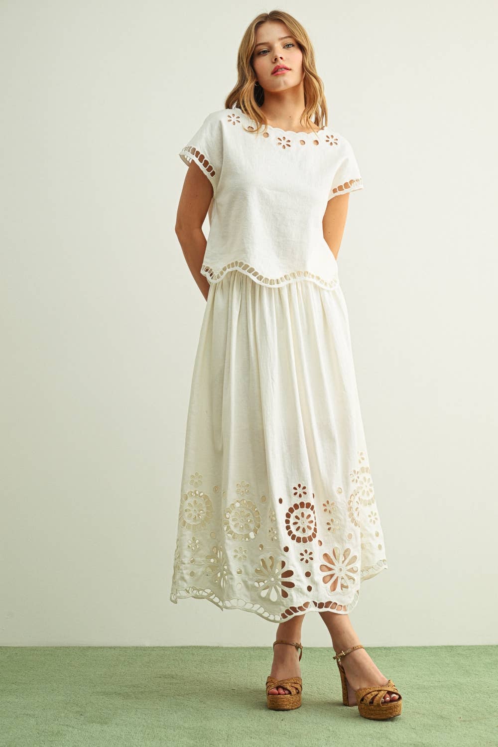 Blumen Emsticked Boat Neck Top