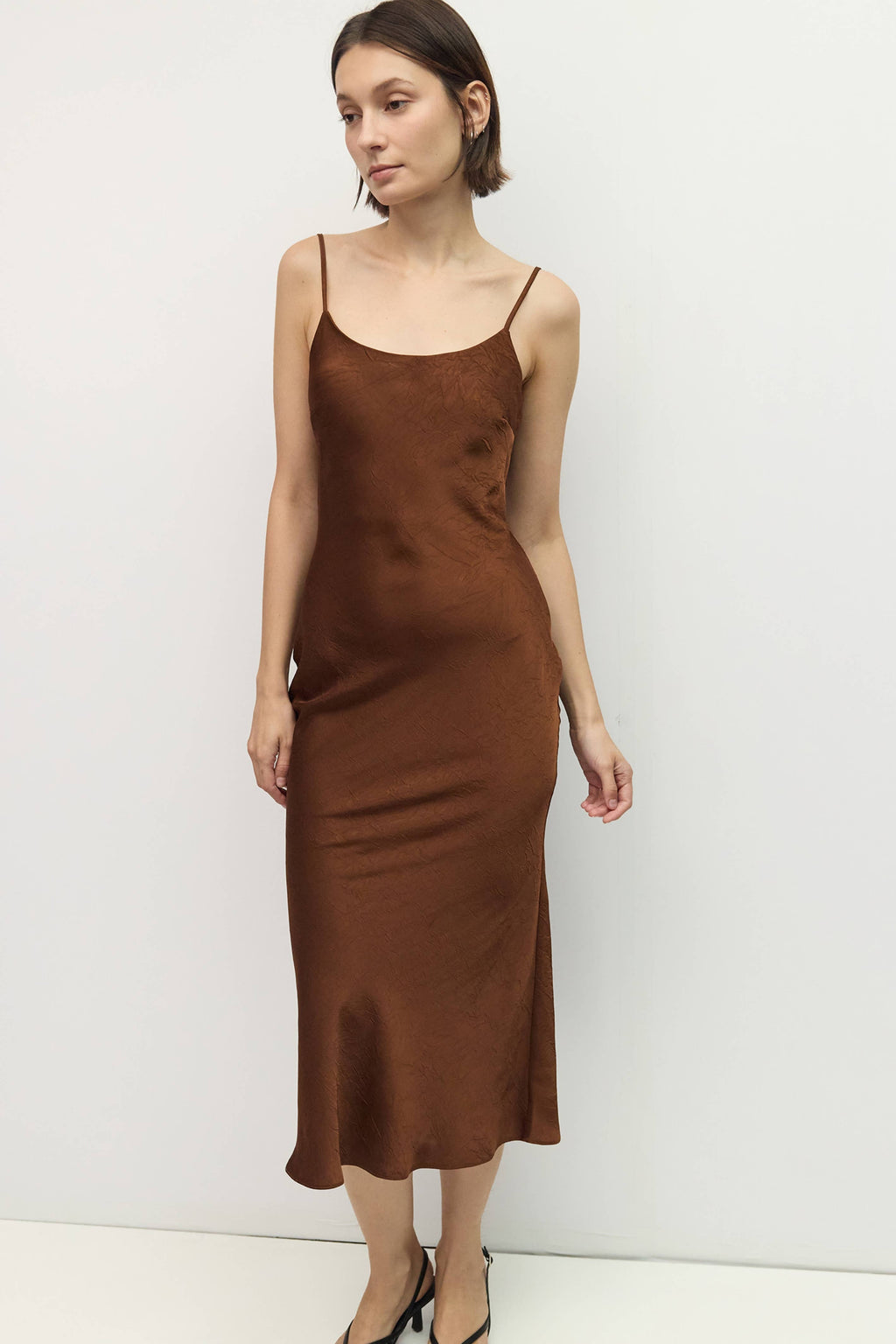 Das Jasminkleid | Crinkle Satin Midi Kleid von Mod Ref