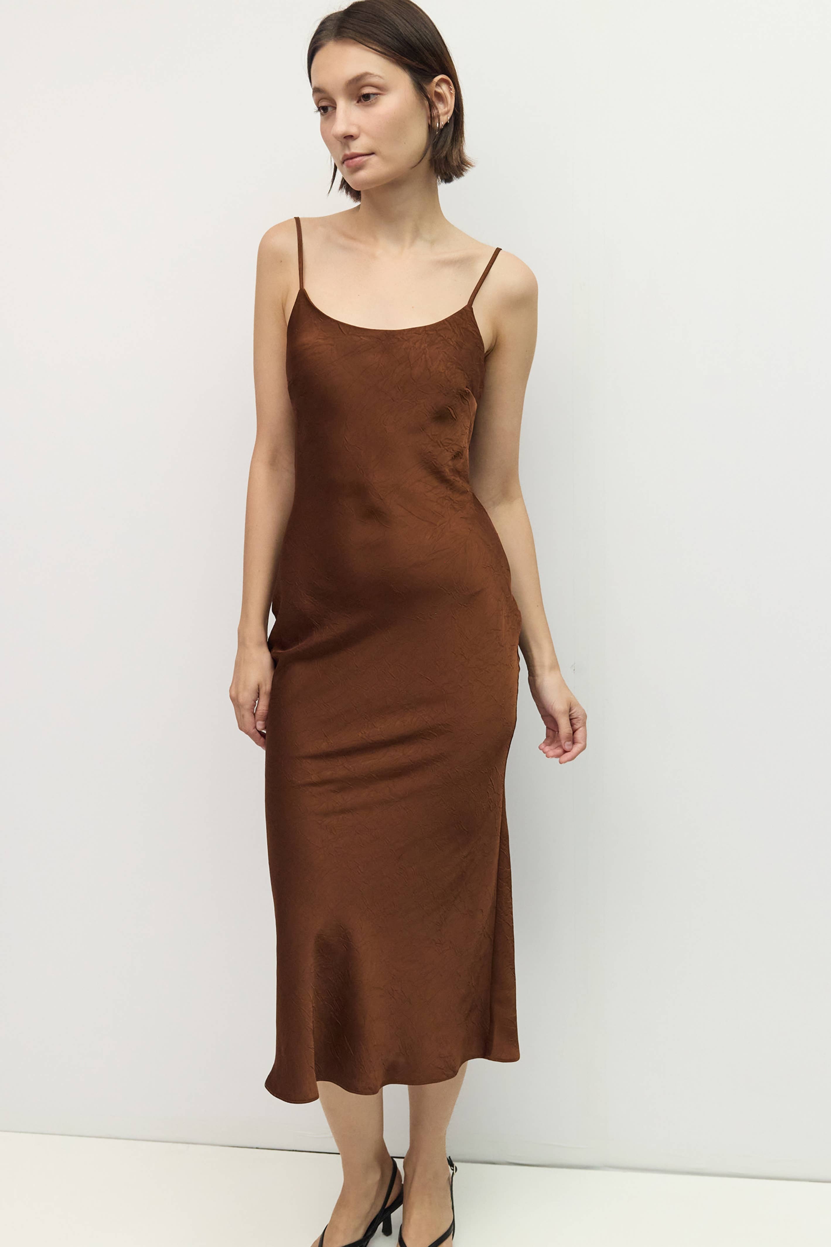 Das Jasminkleid | Crinkle Satin Midi Kleid von Mod Ref