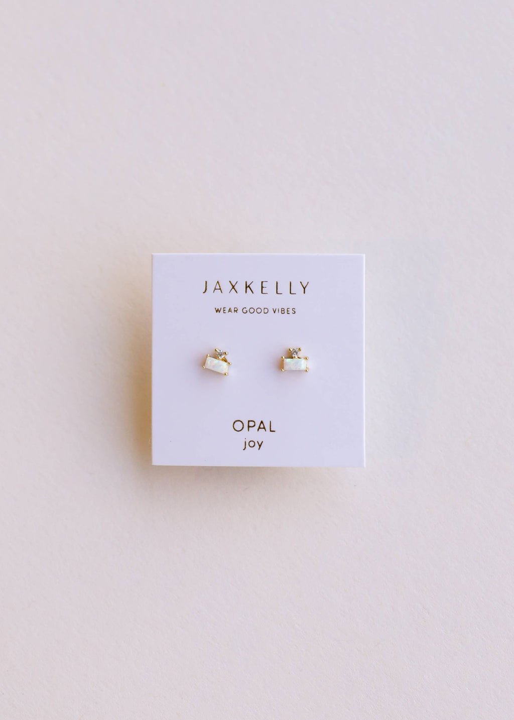 Doppel-Stutzenstapel Gold Ohrringe in Opal Weiß von JaxKelly