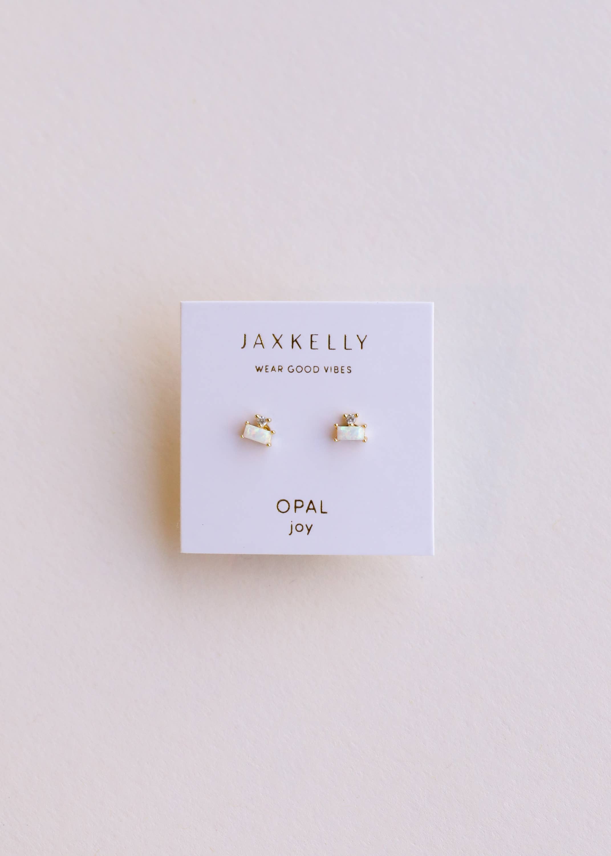 Doppel-Stutzenstapel Gold Ohrringe in Opal Weiß von JaxKelly