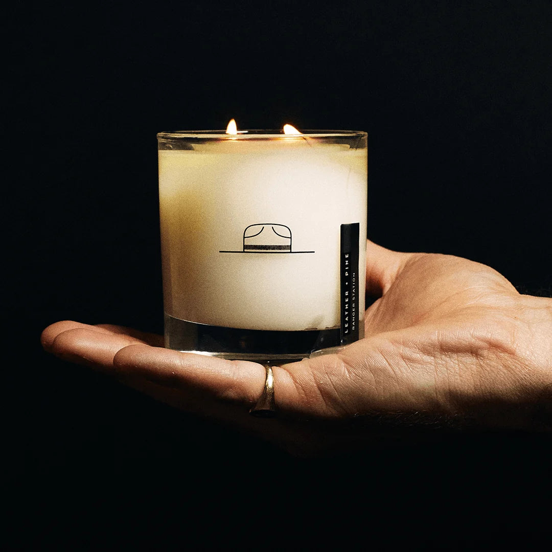 Leder + Pine Candle von Ranger Station