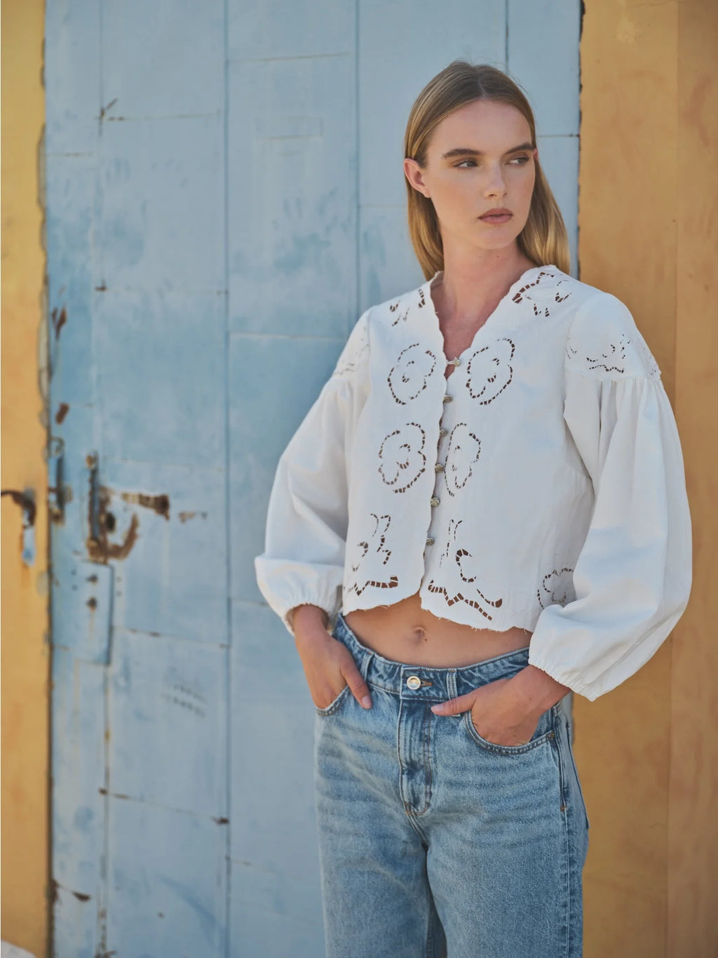 Denim Emstickry Volume Sleeve Blouse Top von Aaron & Amber