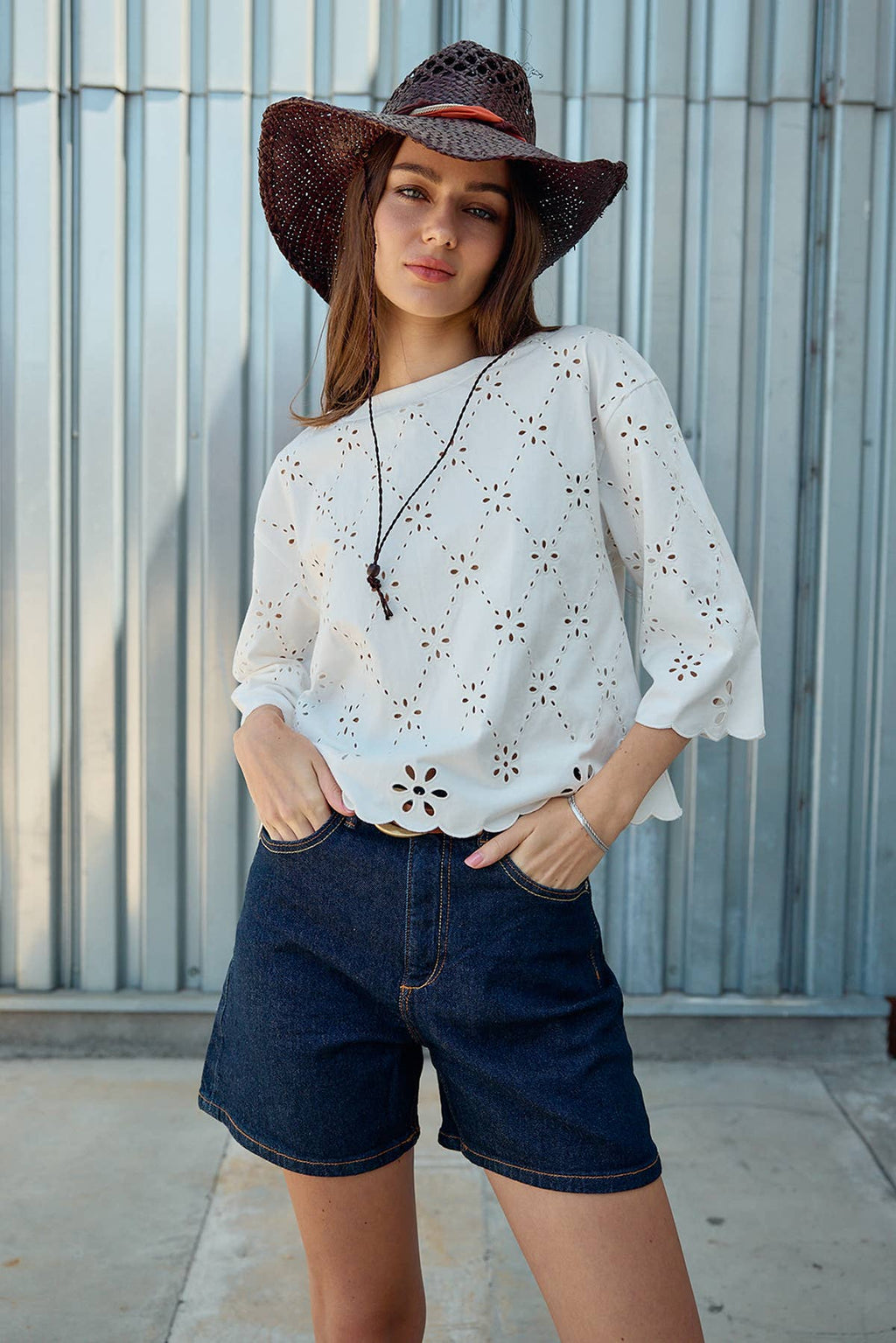 Augenröcke bestickt Scallop Hem Tee