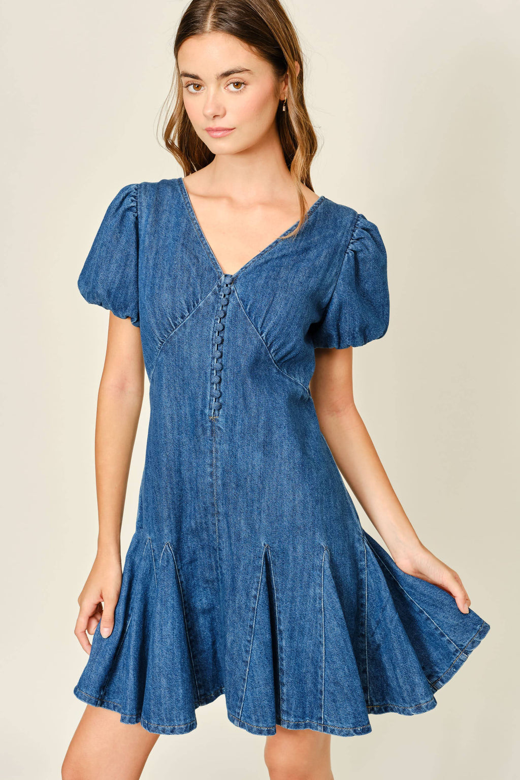 Puff Sleeve Denim Mini-Kleid von Aaron & Amber