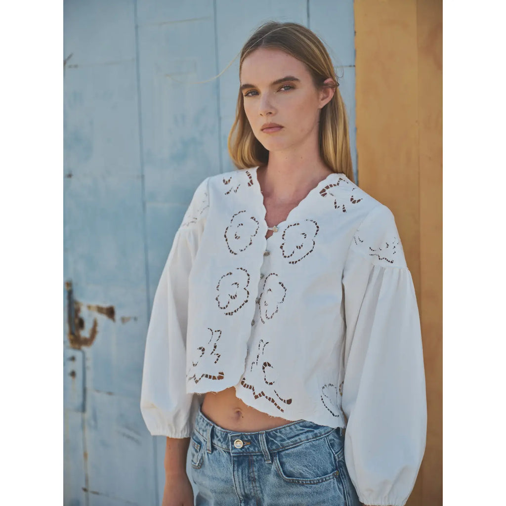 Denim Emstickry Volume Sleeve Blouse Top von Aaron & Amber