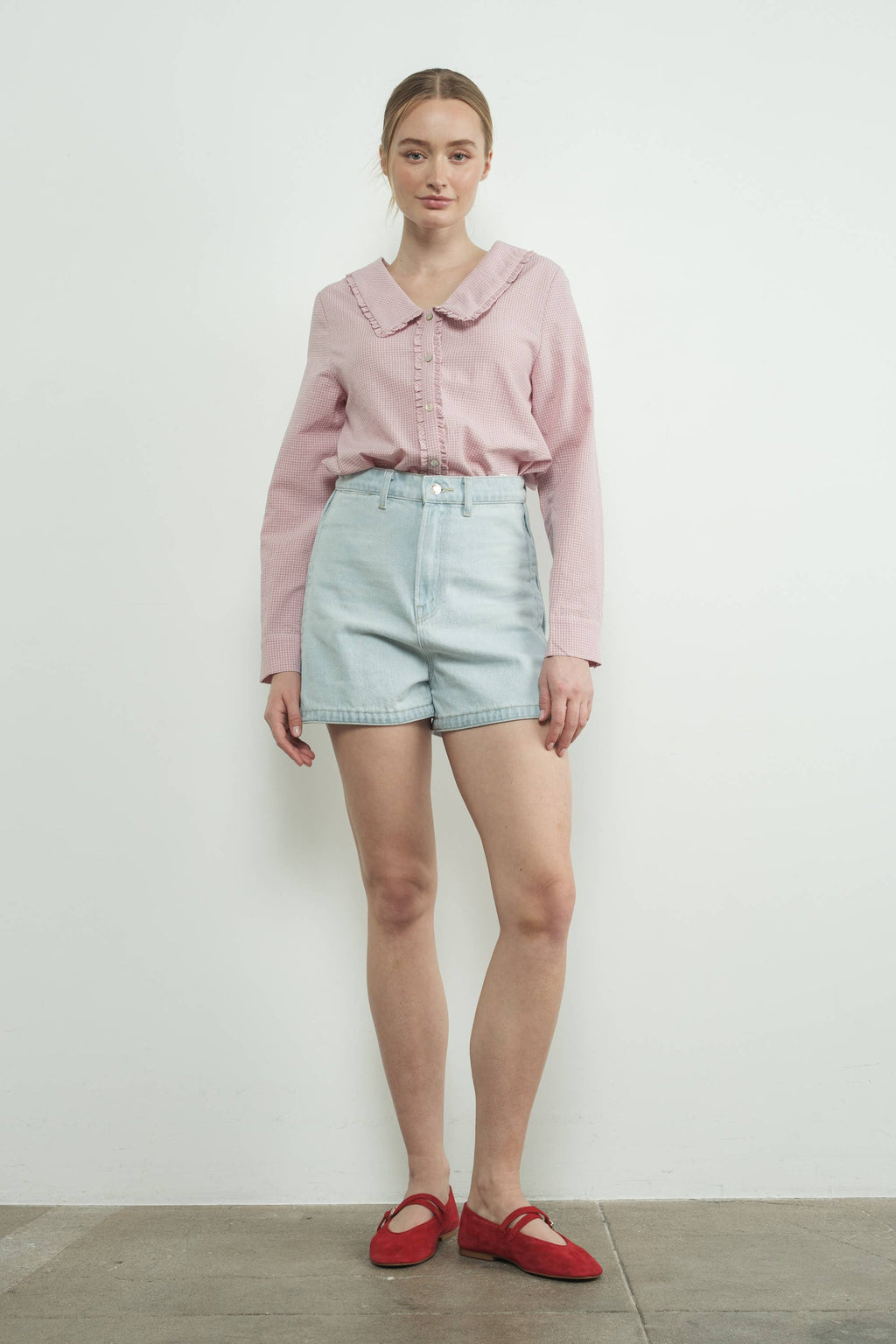 Checked Ruffle Edge Collar Buttondown Blouse von Aaron & Amber