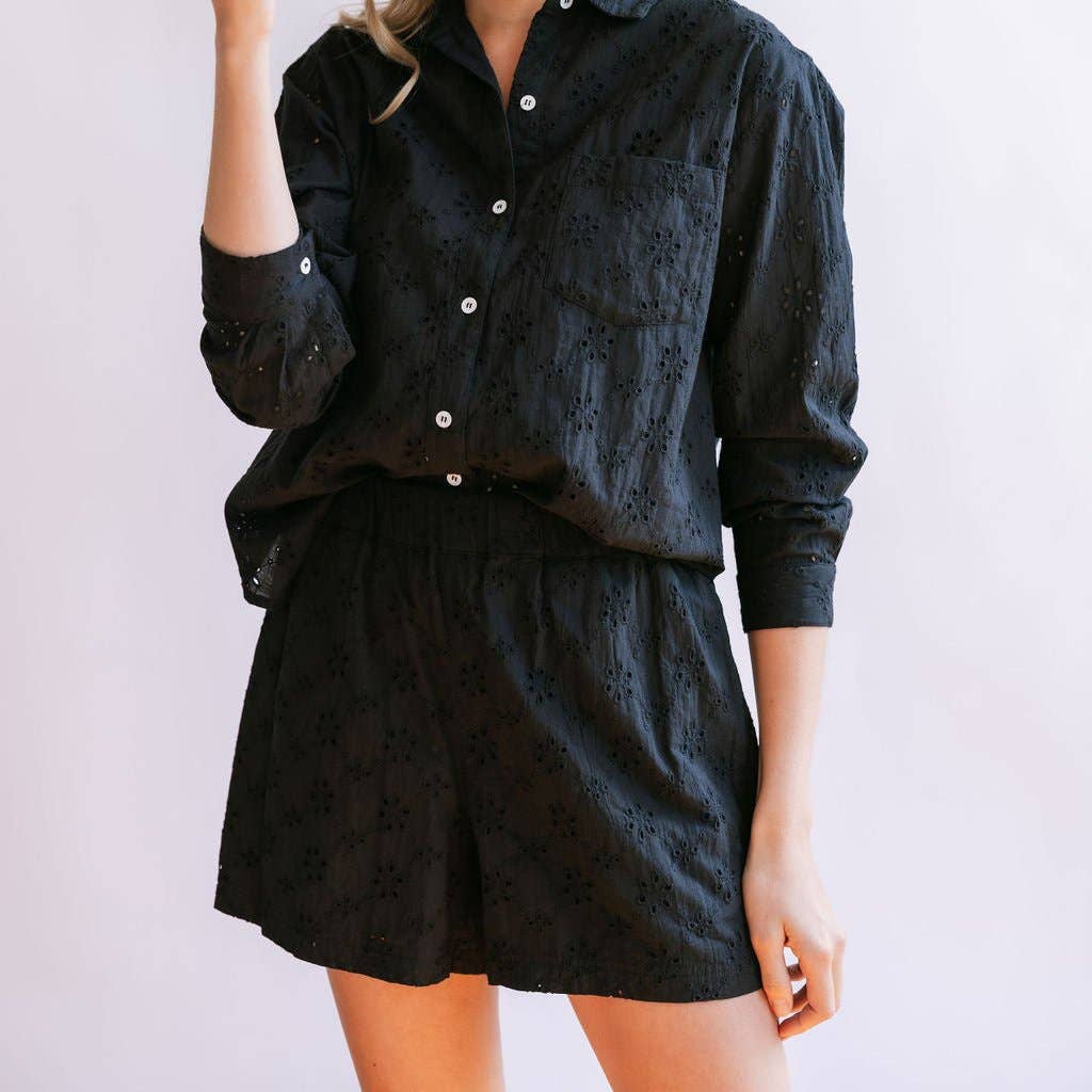 Schwarz Eyelet Bermuda Shorts von Sunshine Tienda