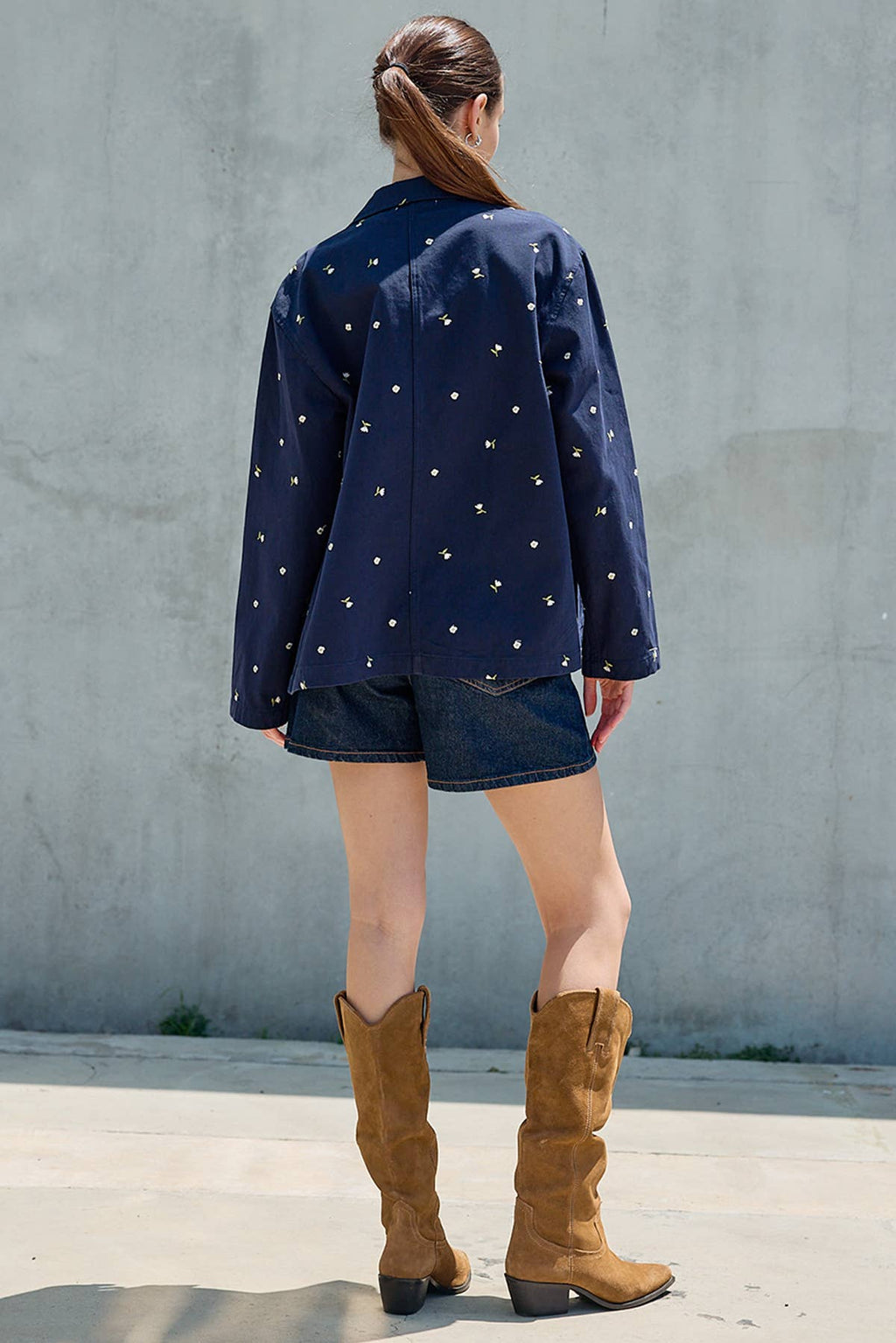Bestickte Leichtgewicht-Knopfjacke