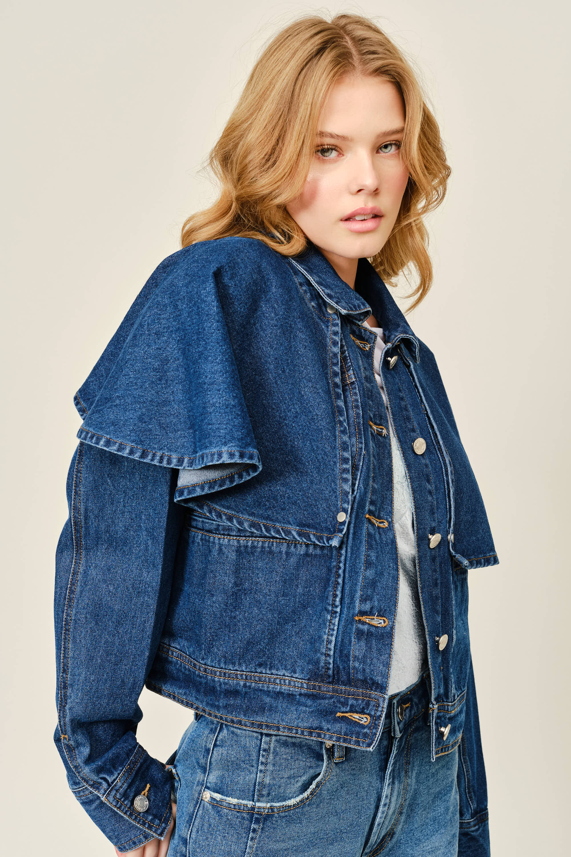 Cape Denim Jacke von Aaron & Amber