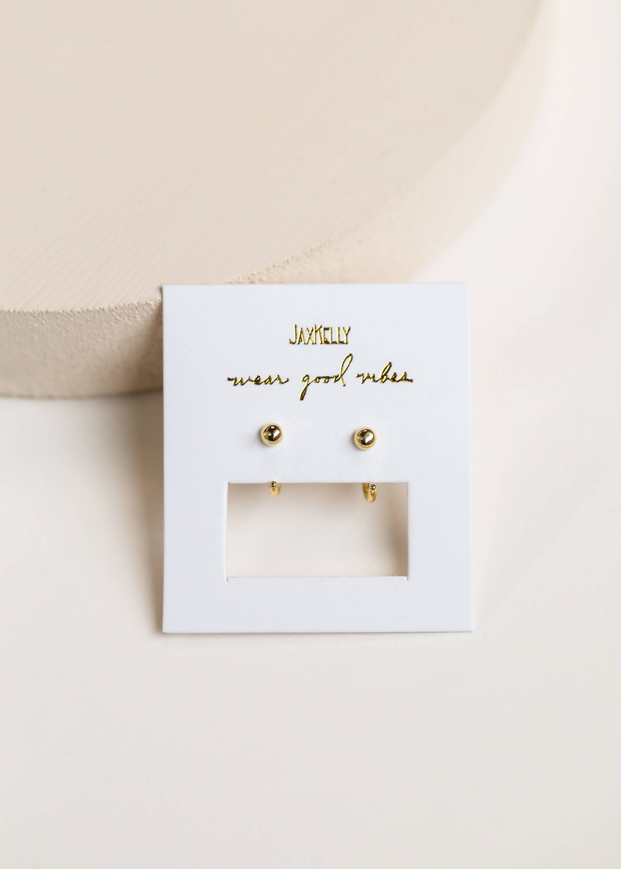 Huggies Ohrringe in Gold Sphere und Gold von JaxKelly