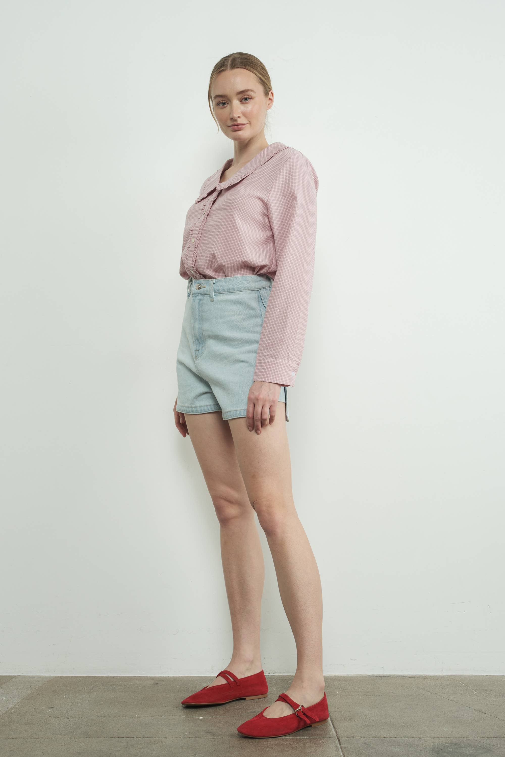 Checked Ruffle Edge Collar Buttondown Blouse von Aaron & Amber