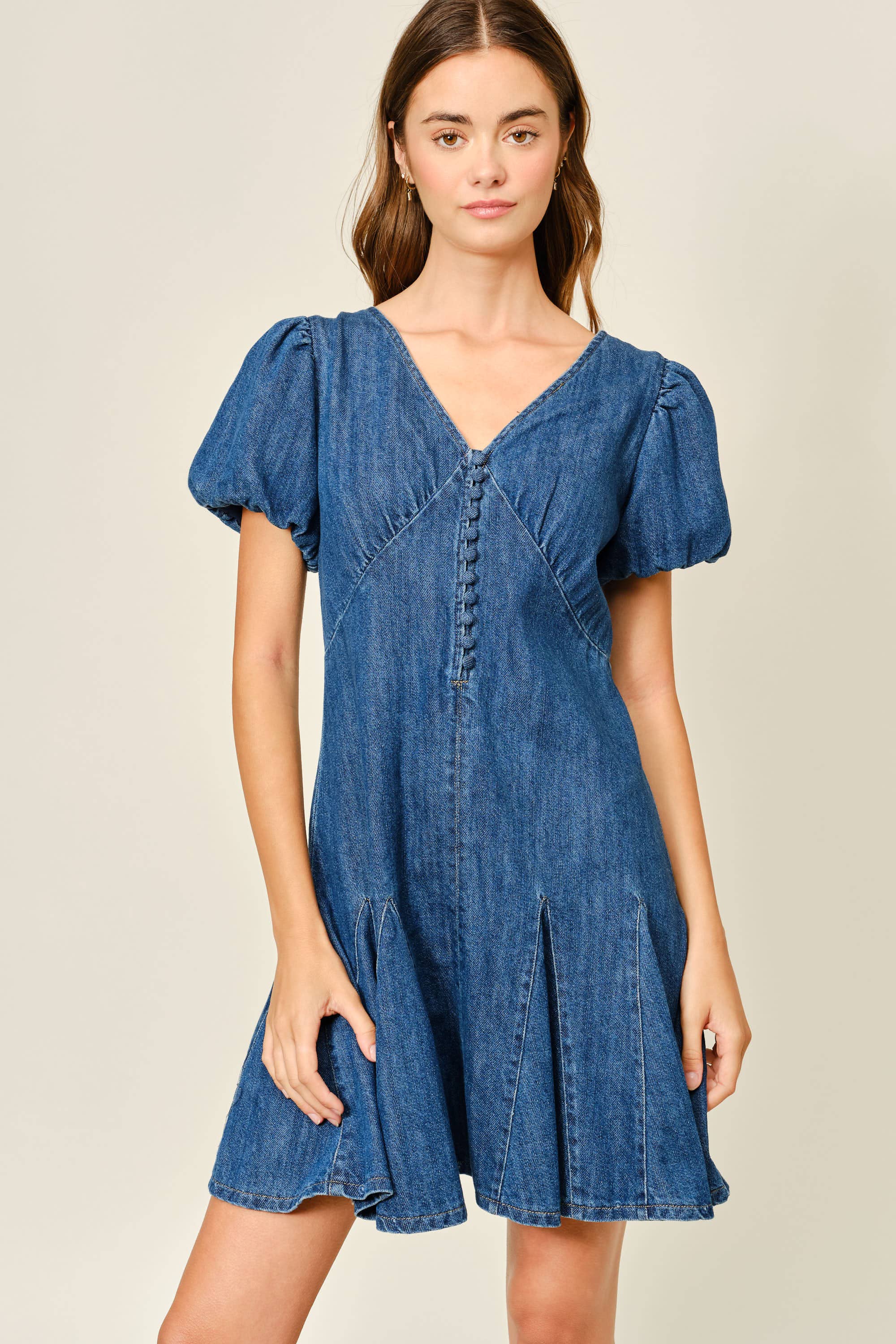 Puff Sleeve Denim Mini-Kleid von Aaron & Amber