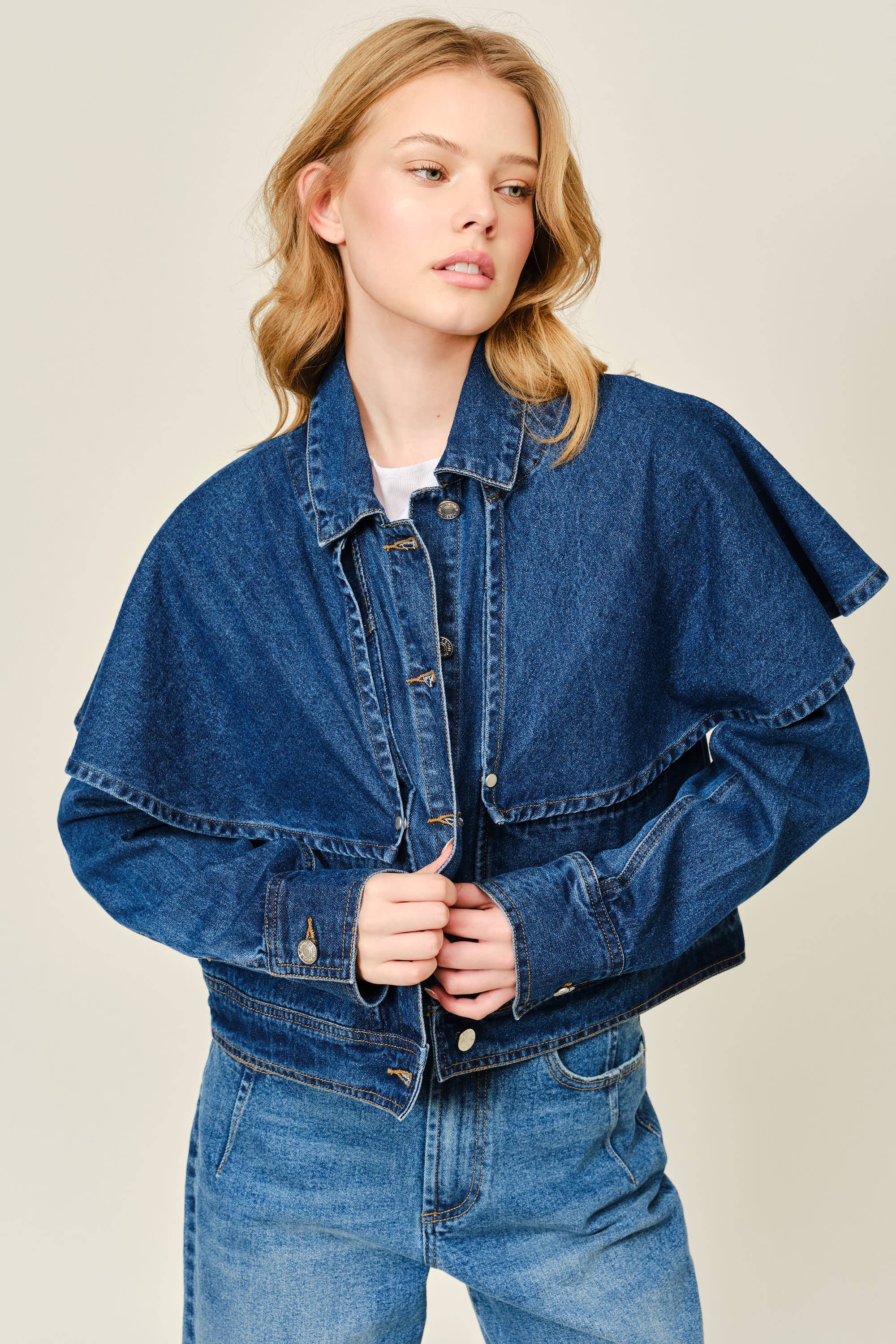 Cape Denim Jacke von Aaron & Amber