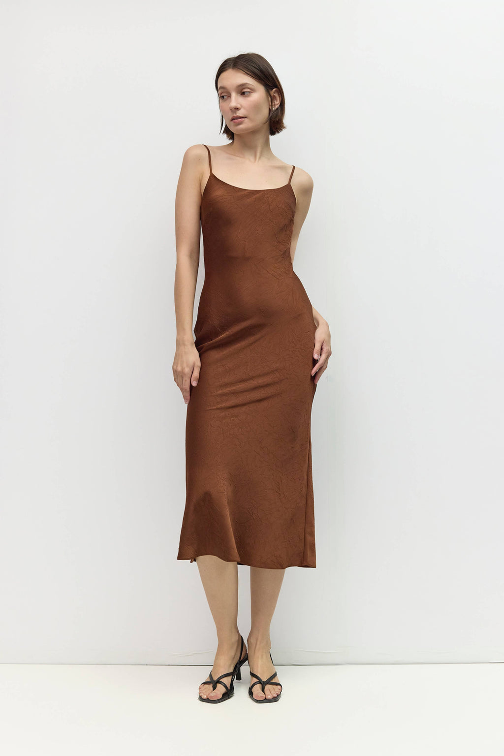 Das Jasminkleid | Crinkle Satin Midi Kleid von Mod Ref