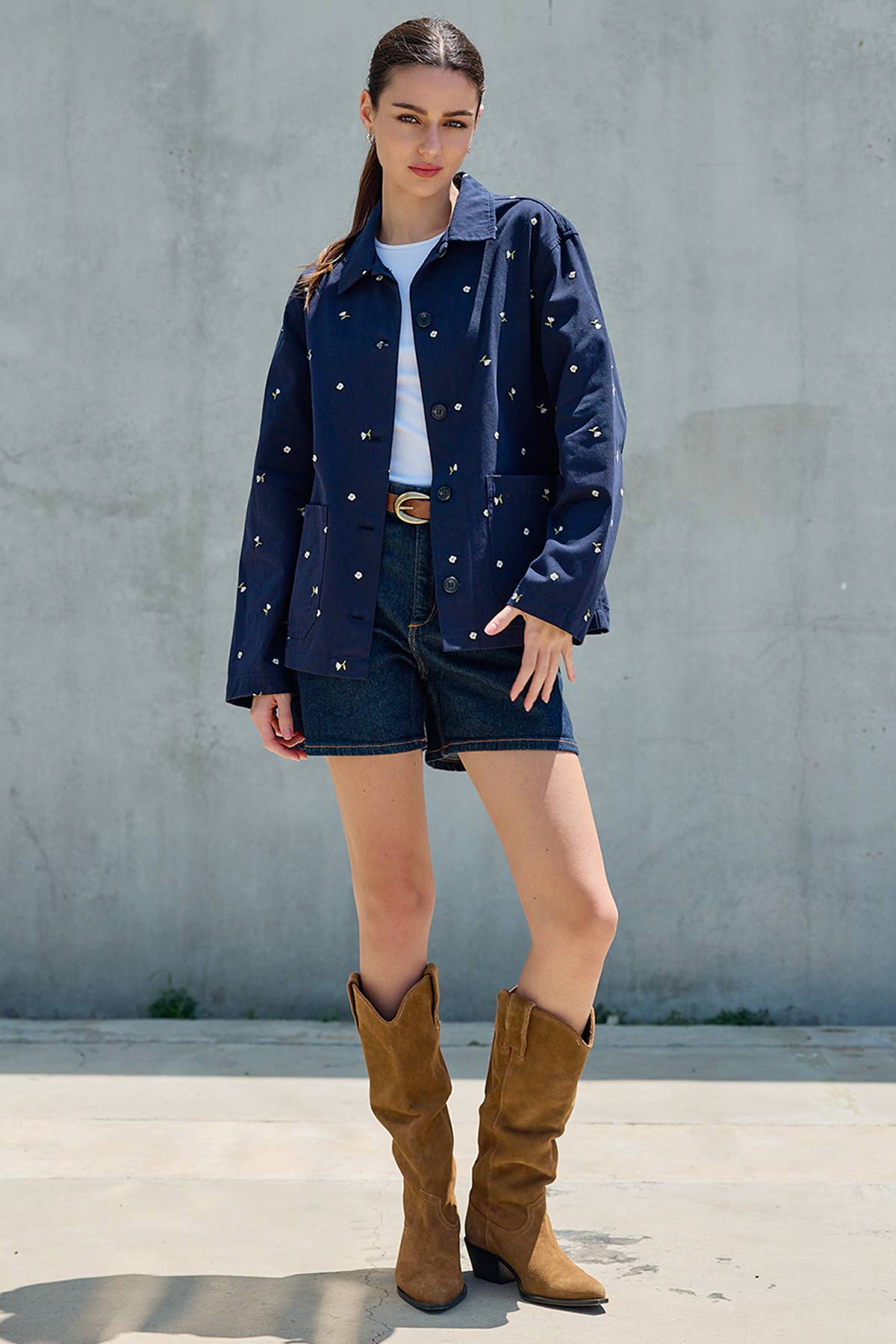 Bestickte Leichtgewicht-Knopfjacke