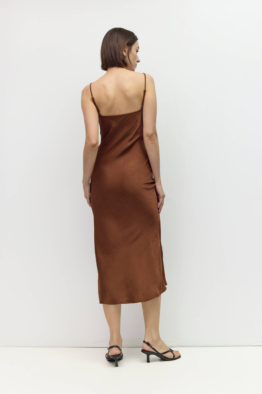 Das Jasminkleid | Crinkle Satin Midi Kleid von Mod Ref