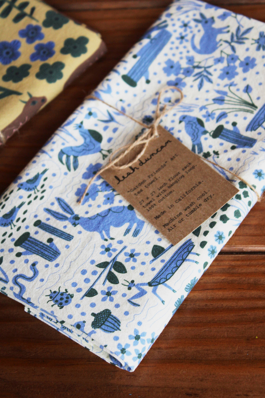 Garden Friends Art Teetuch von Leah Duncan
