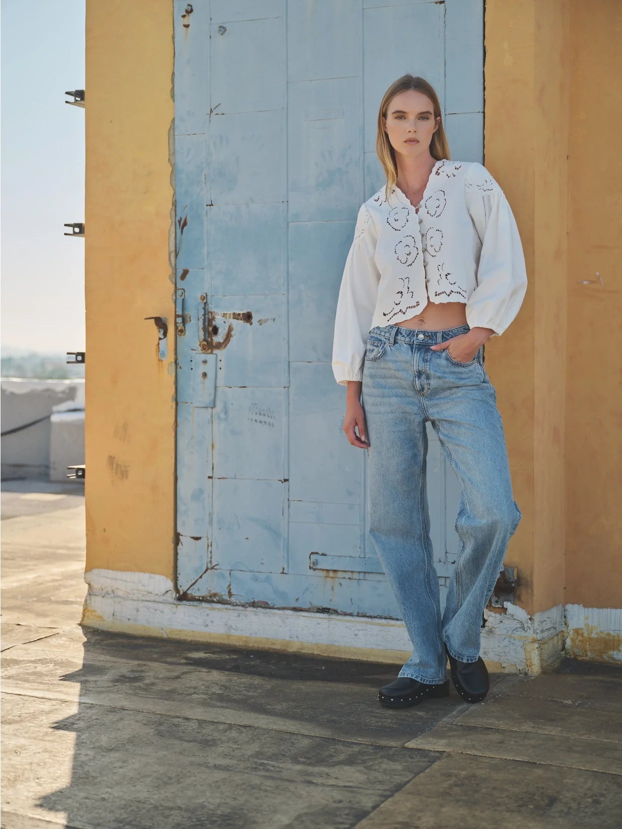 Denim Emstickry Volume Sleeve Blouse Top von Aaron & Amber