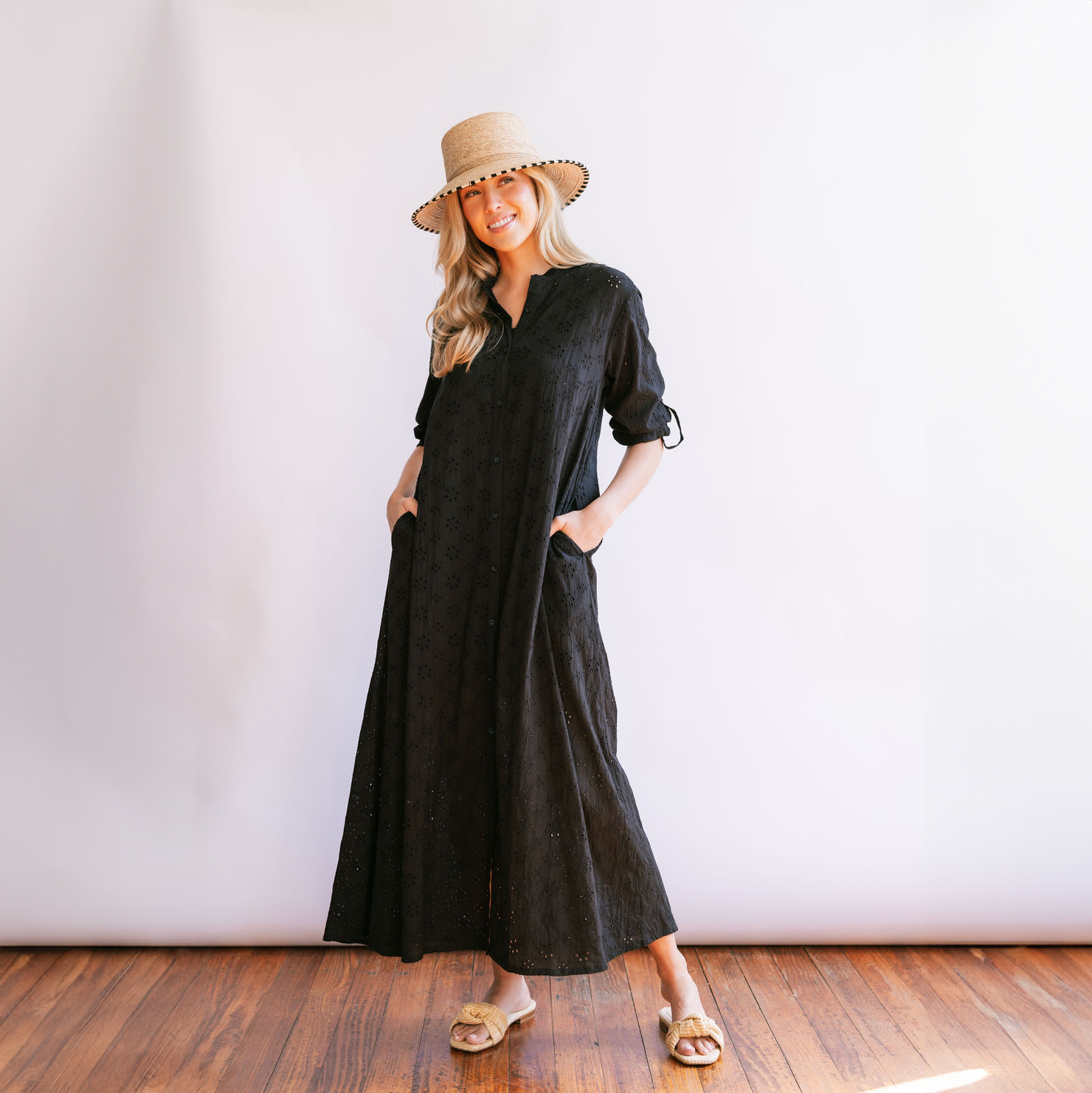 Schwarz Eyelet Swizzle Dress von Sunshine Tienda