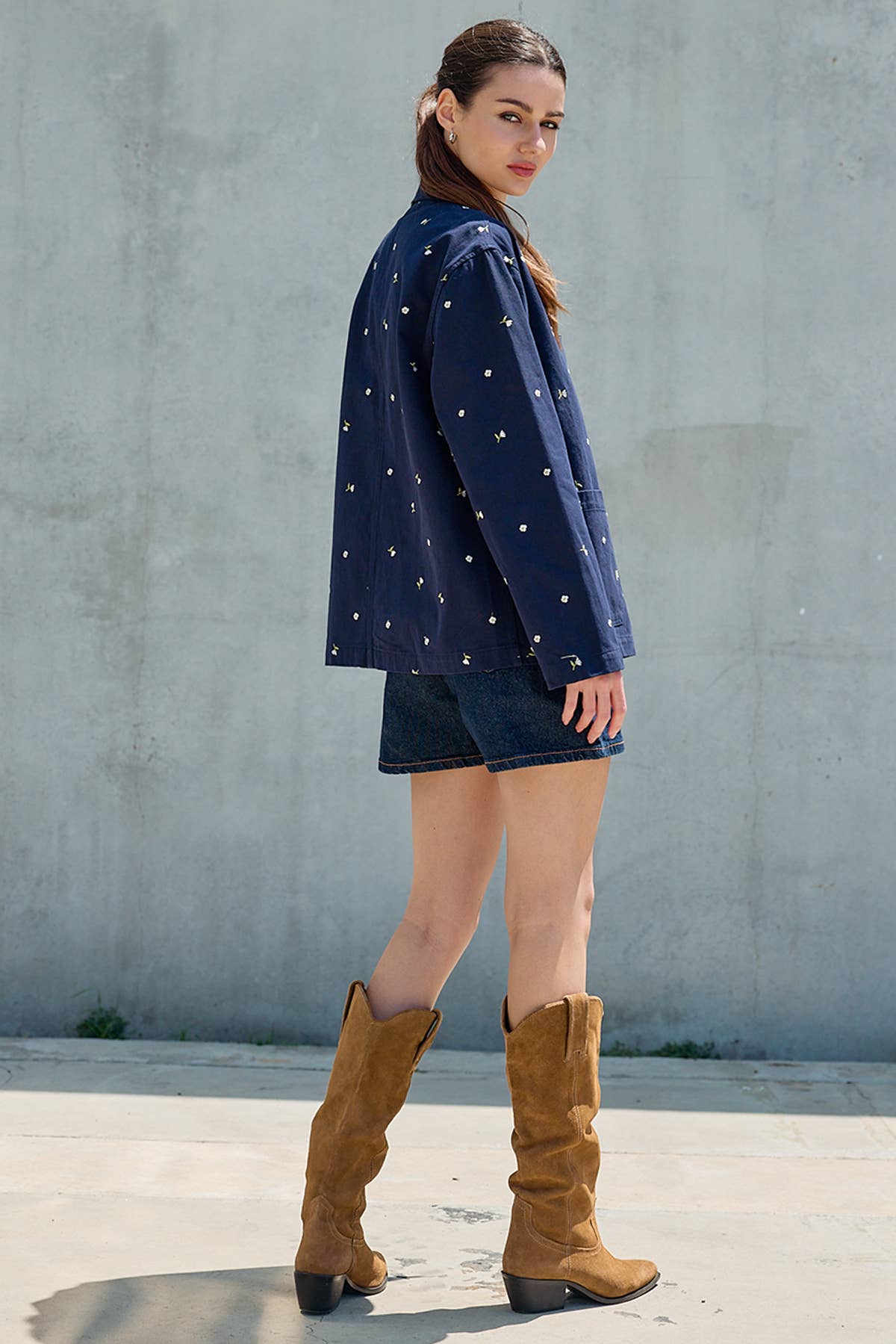 Bestickte Leichtgewicht-Knopfjacke