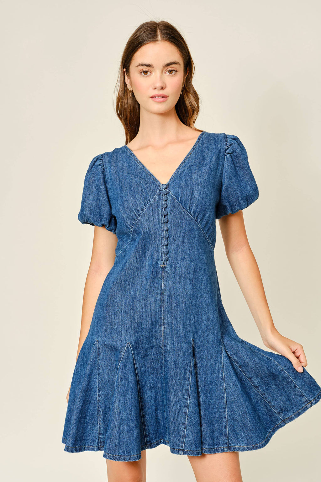 Puff Sleeve Denim Mini-Kleid von Aaron & Amber